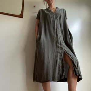 LACAUSA midi dress with pockets in khaki green